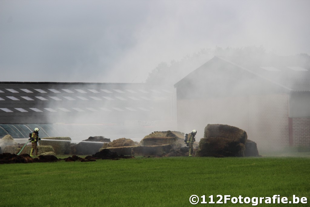 brand in loods met hooi te brecht